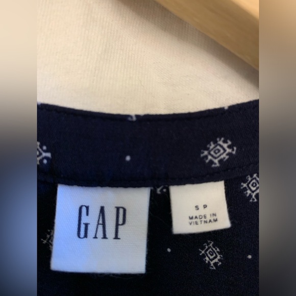 Gap dress size small, with tie waist - Picture 4 of 4